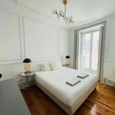 Beautiful And Stylish 5br In The Heart Of Chiado Apartmán Lisboa