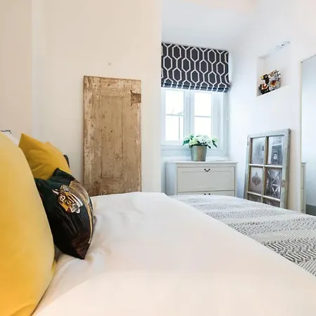 Beautiful And Stylish 5br In The Heart Of Chiado Apartmán Lisboa
