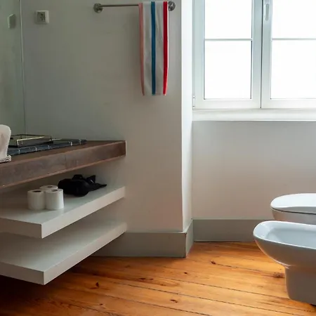 Beautiful And Stylish 5br In The Heart Of Chiado *