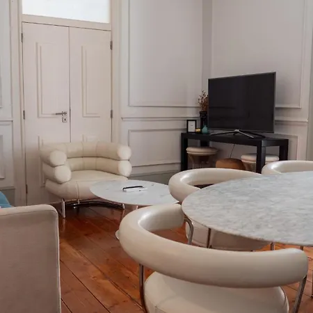Beautiful And Stylish 5br In The Heart Of Chiado Διαμέρισμα