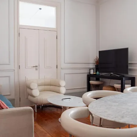 Beautiful And Stylish 5br In The Heart Of Chiado Διαμέρισμα *