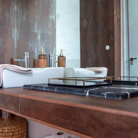 Beautiful And Stylish 5br In The Heart Of Chiado Διαμέρισμα *