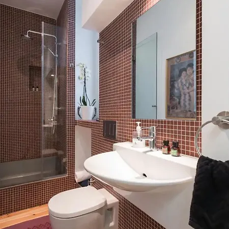 Apartment Beautiful And Stylish 5br In The Heart Of Chiado Lisbon