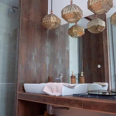 Beautiful And Stylish 5br In The Heart Of Chiado *