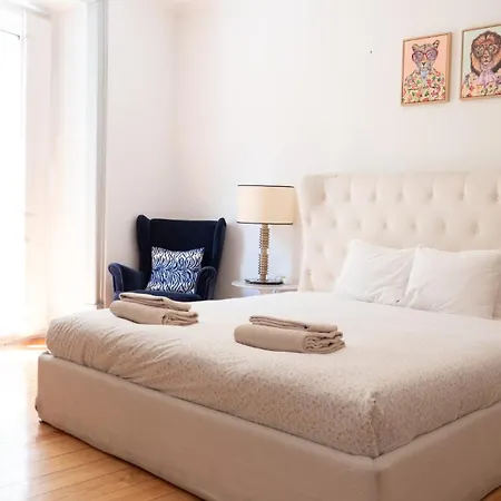 Beautiful And Stylish 5br In The Heart Of Chiado Apartamento
