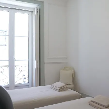 Beautiful And Stylish 5br In The Heart Of Chiado *