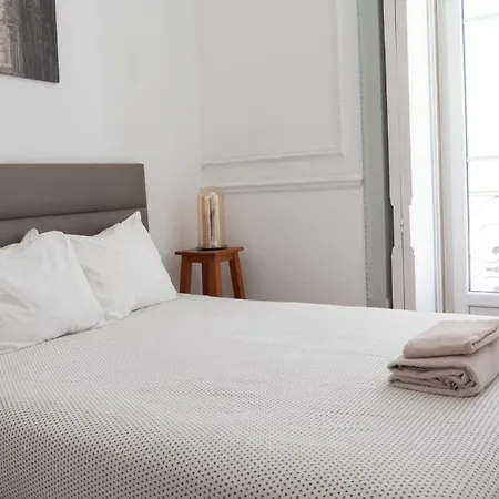 Beautiful And Stylish 5br In The Heart Of Chiado Лісабон