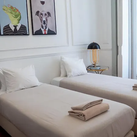 Beautiful And Stylish 5br In The Heart Of Chiado Апартаменти